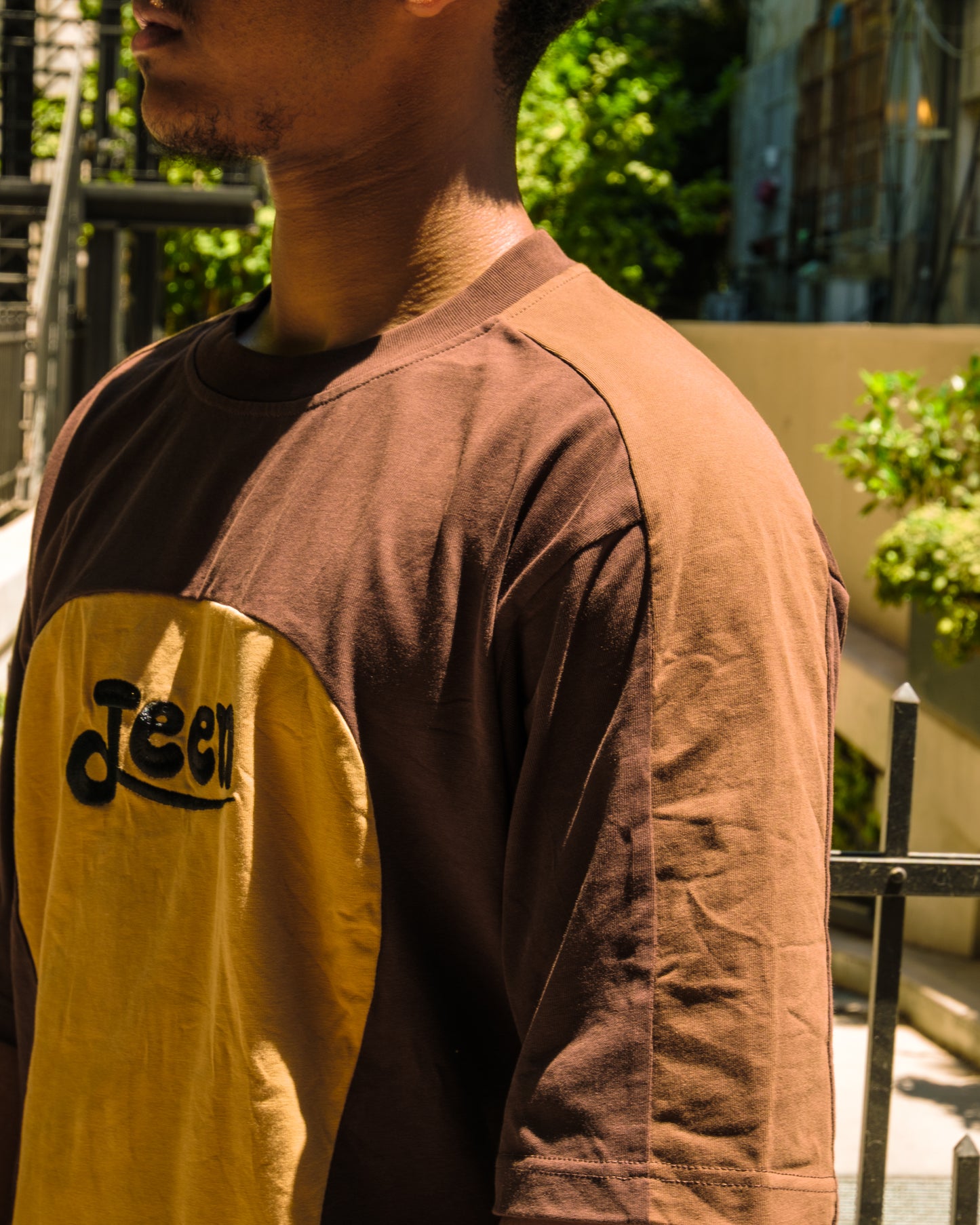 BROWN "JEEN" T SHIRT