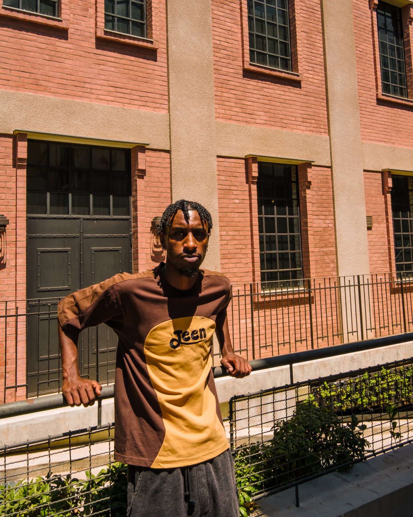 BROWN "JEEN" T SHIRT