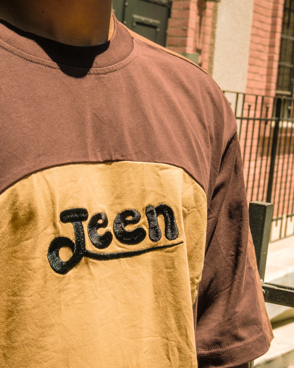 BROWN "JEEN" T SHIRT